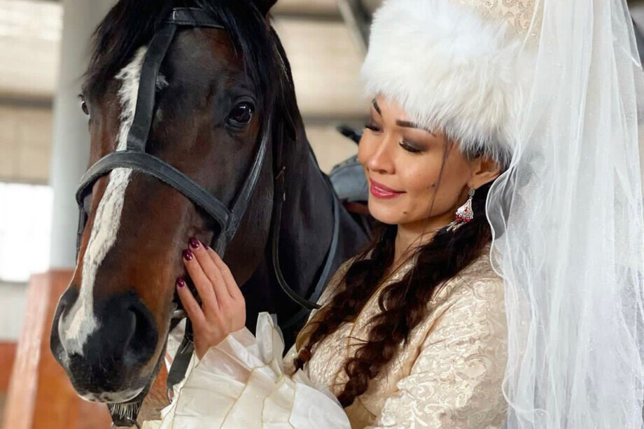 Догони и поцелуй: как древние казахские игры снова вошли в моду?