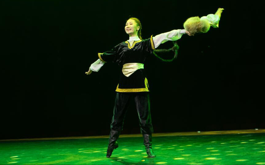«Это наш генетический код»: о чем говорят движения в казахском танце?
