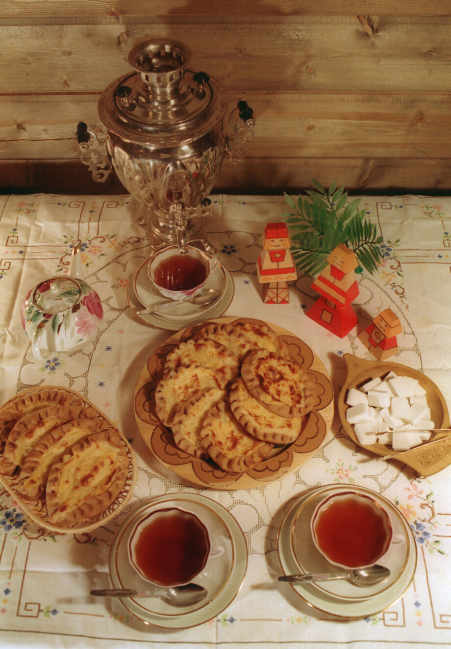 Мороженое с икрой и жаркое из кабана: куда отправиться в гастрономический тур по России?