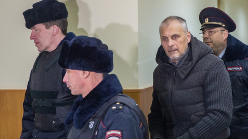 Экс-губернатора Хорошавина увезли из суда в больницу на «скорой»