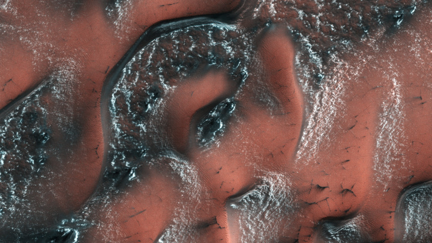 NASA опубликовало снимок снежных дюн марса