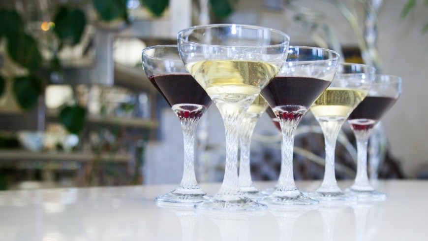 Напитки на новогодний стол: как правильно выбирать алкоголь