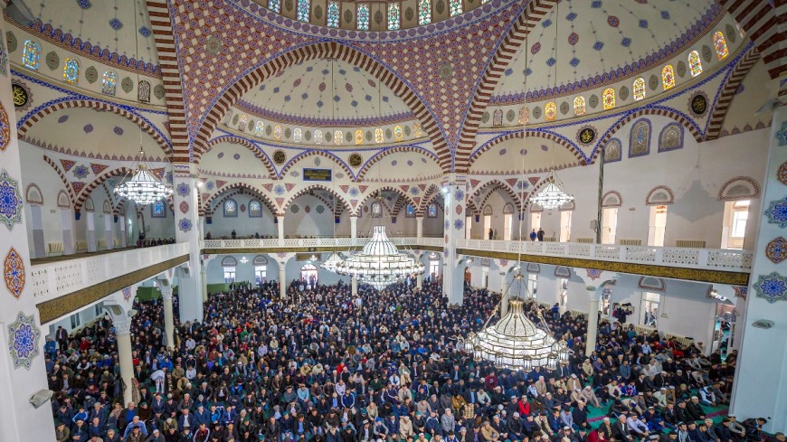 Мечеть шиитов. Мечеть шиитов в Москве. Мечеть Мухаммеда в Баку внутри. Мечеть шиитов в Бишкеке. Рамадан в Москве Центральная мечеть.