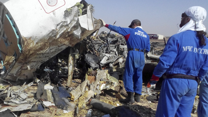 Авиакатастрофы за 10 лет. Мемориал авиакатастрофы Боинг 737 Шарм Эль Шейх. А321 катастрофа в Египте тела погибших. Авиакатастрофа а321 в Египте.