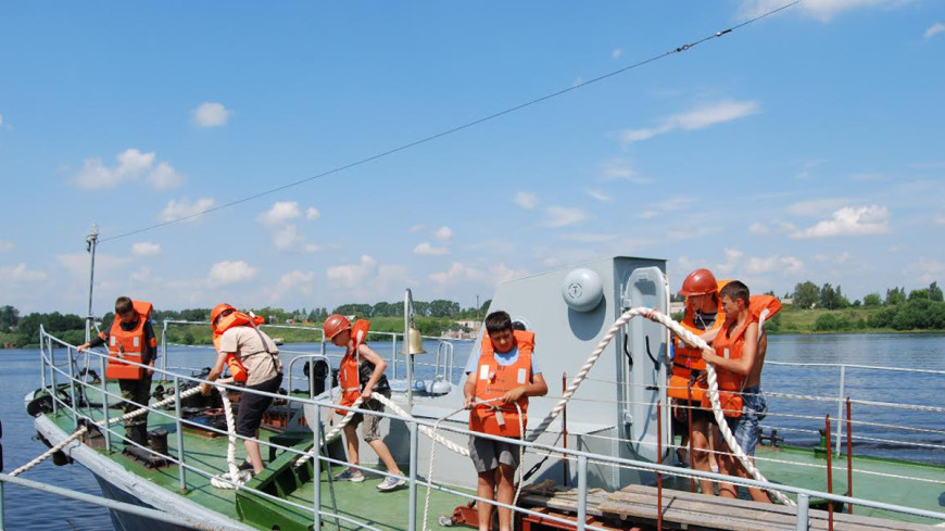 Спас корабль. Московский городской детский морской центр имени Петра Великого. Клуб юных моряков им. Петра Великого. Морская школа Водный стадион Петра Великого. Московский клуб юных моряков корабли.