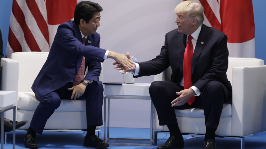 Трамп и Синдзо Абэ обсудили усиление давления на КНДР и игру в гольф
