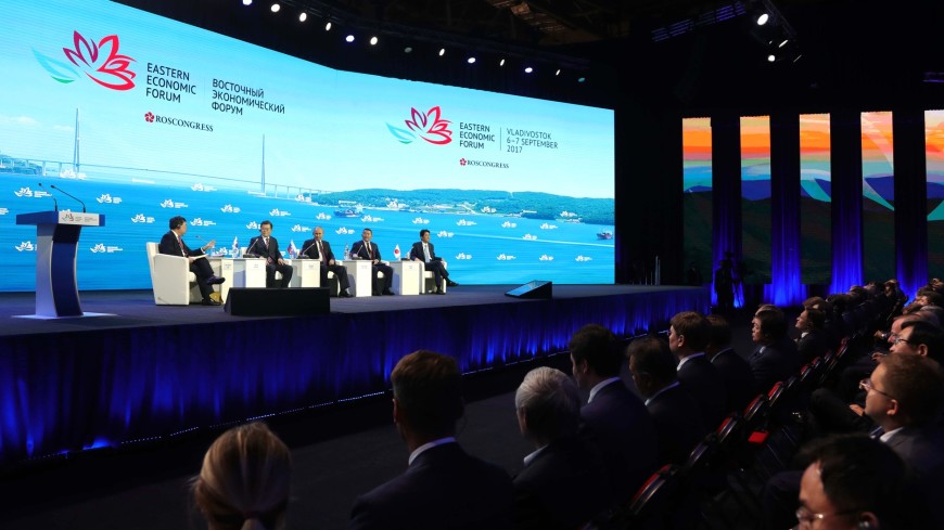 Участники ВЭФ подписали соглашения на 2,4 трлн рублей