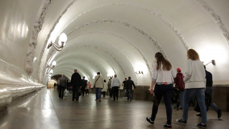 Поездка в метро 1 руб. Зеркало в Московском метро. Экскурсия по метро Екатеринбург. Аккредитация метро.