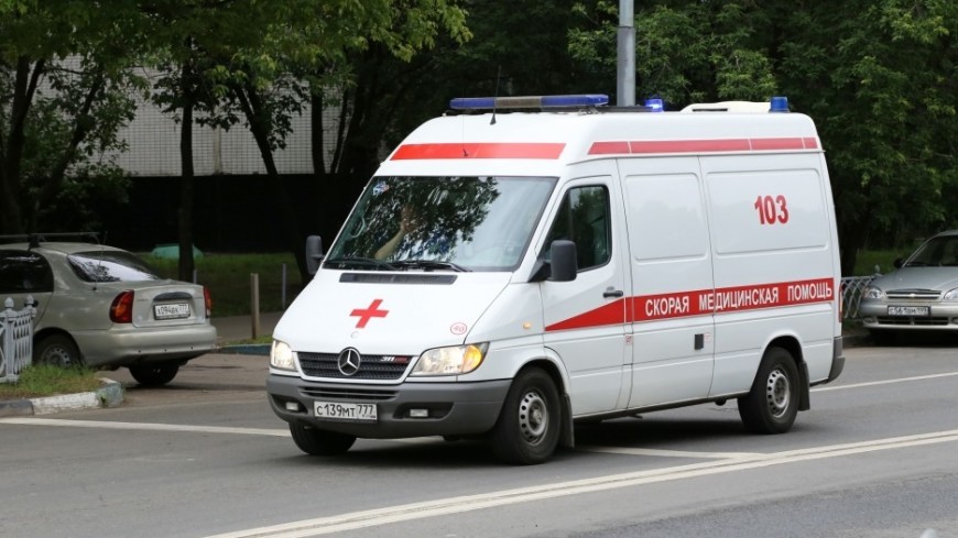 Машины скорой помощи в Москве. Стоянка для автомашин скорой помощи. Машины скорой помощи в Москве детская. Много скорых москва