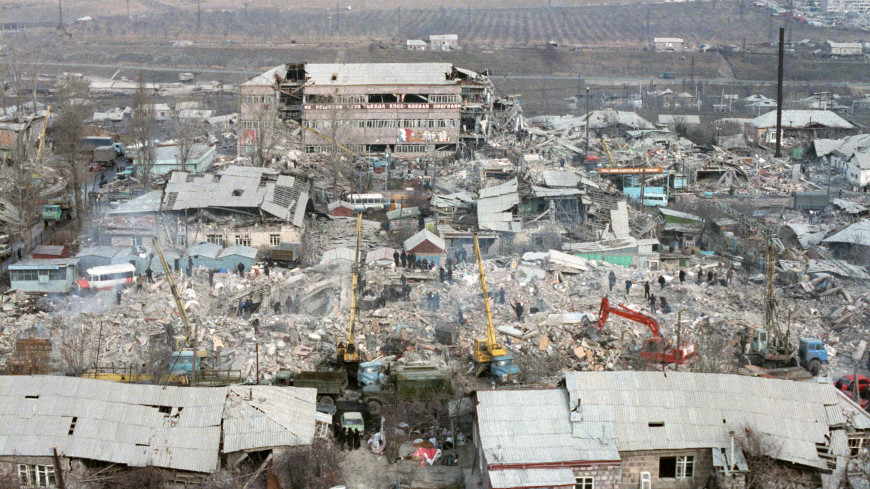 Спитакское землетрясение: как Азнавур помогал народу Армении после трагедии
