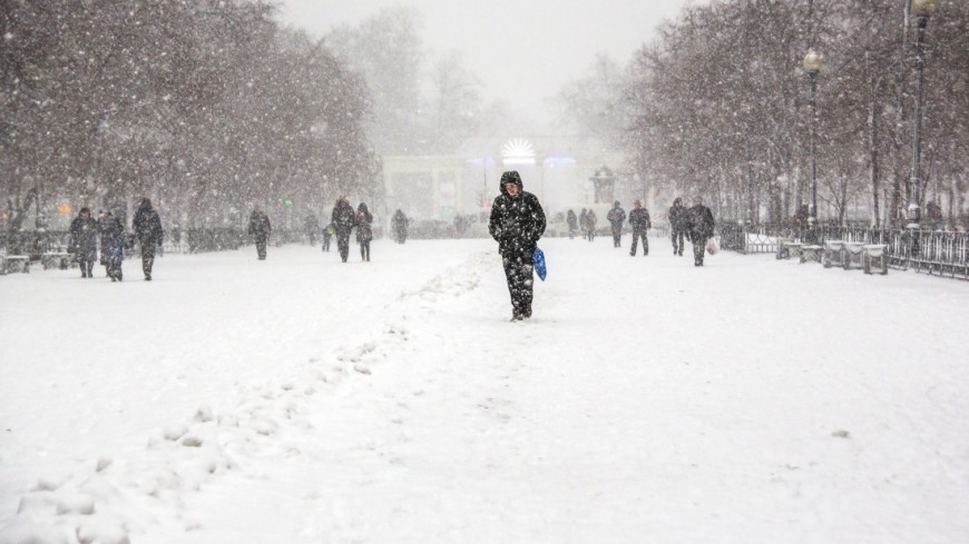 Снегопад в Москве,снег, снегопад, зима, погода, люди, пешеход, прогулка,снег, снегопад, зима, погода, люди, пешеход, прогулка