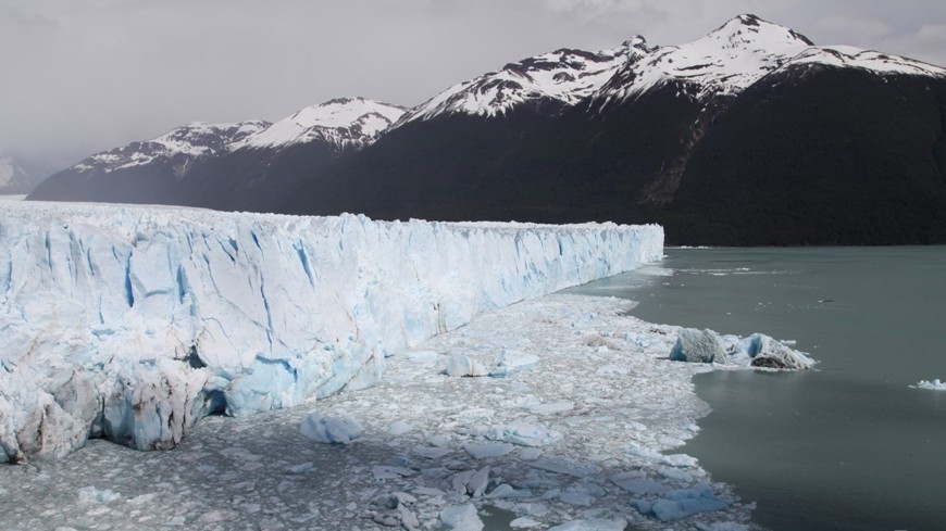 Разрушающиеся айсберги. Ледник под хранение елок. Тающие ледники хранят 1700 Ле.