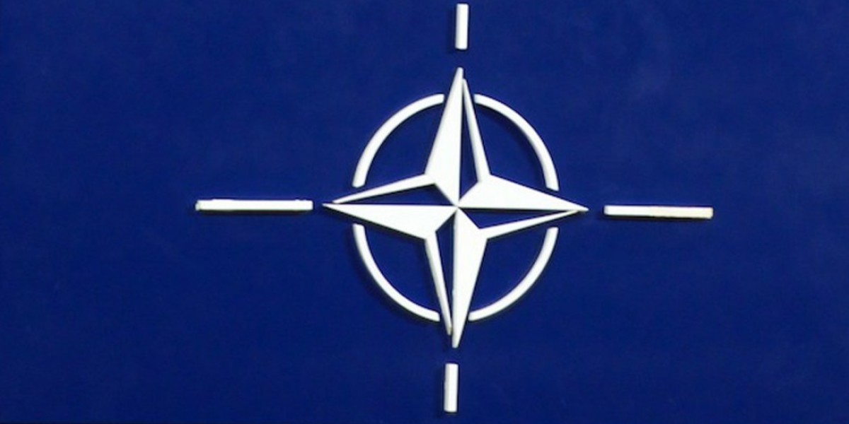 Нато дзен. Флаг НАТО. Фалиг НАТО. Знамя НАТО. Альтернативный флаг НАТО.