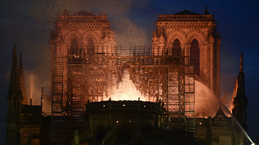 Следователи нашли очаг возгорания в соборе Парижской Богоматери