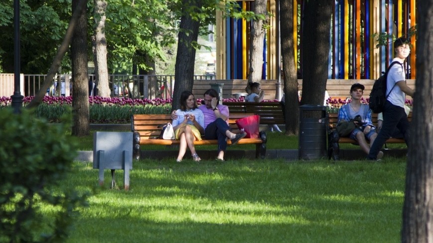 жара Фото: &quot;МТРК «Мир»&quot;:http://mirtv.ru/, москва, жара, лето, люди, отдых, парк, парк горького