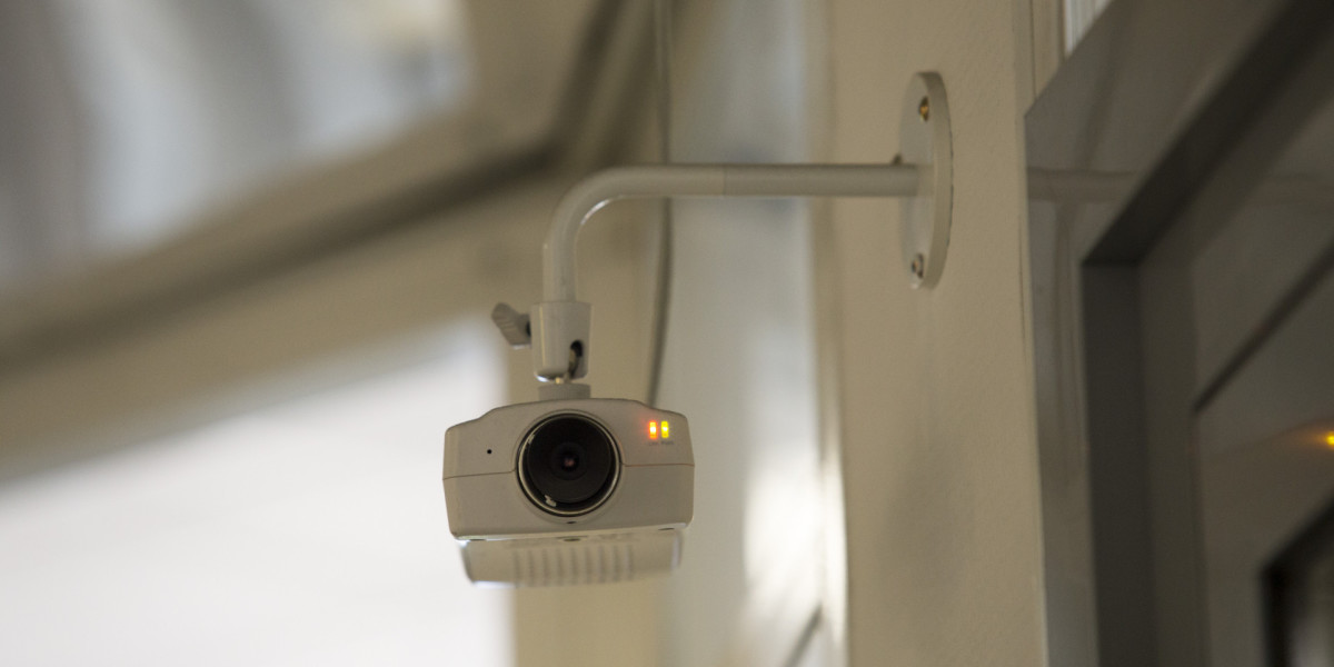 Доступ скрытым камерам. Камера распознавания лиц на подъезде. Обнаружение скрытых видеокамер с помощью смартфона. Камера распознавания лиц крок. PTZ-камера CLEVERMIC 2020ws.
