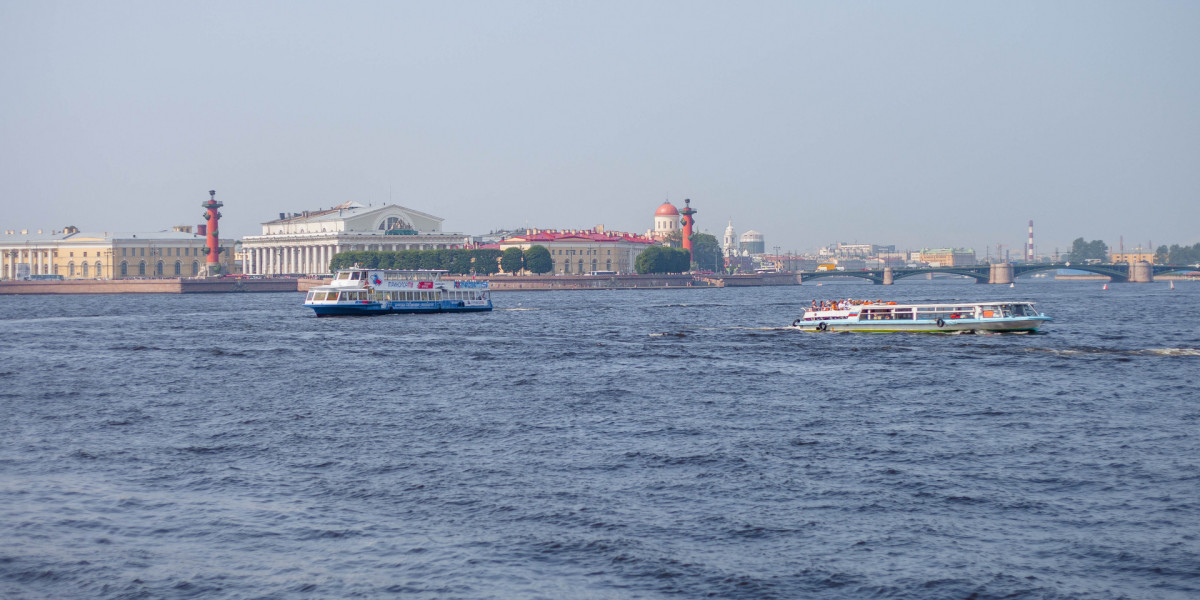 Спб кронштадт по воде. Катамаран Питер Кронштадт. Речная прогулка Санкт-Петербург. Соляной причал Санкт-Петербург. Катамаран СПБ Кронштадт.