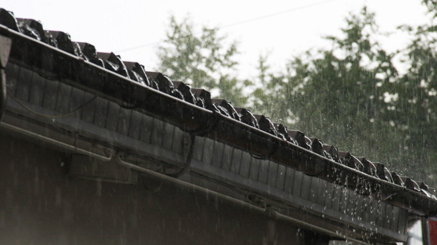 Фото: &quot;«МИР 24»&quot;:http://mir24.tv/, ливень, дождь, крыша, черепица