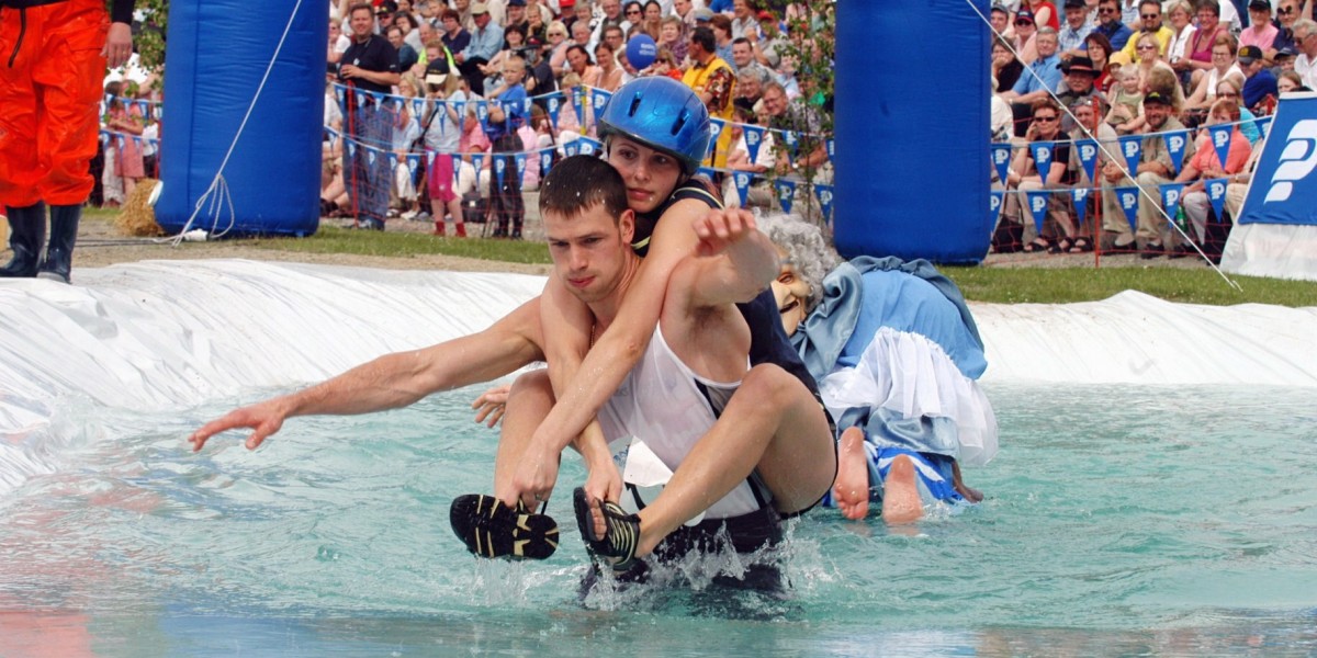 Чемпионат по перетаскиванию жен в Финляндии