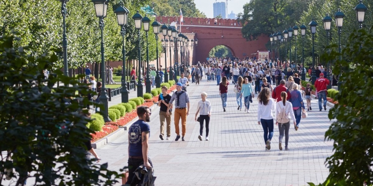 Жара в Москве Александровский сад.