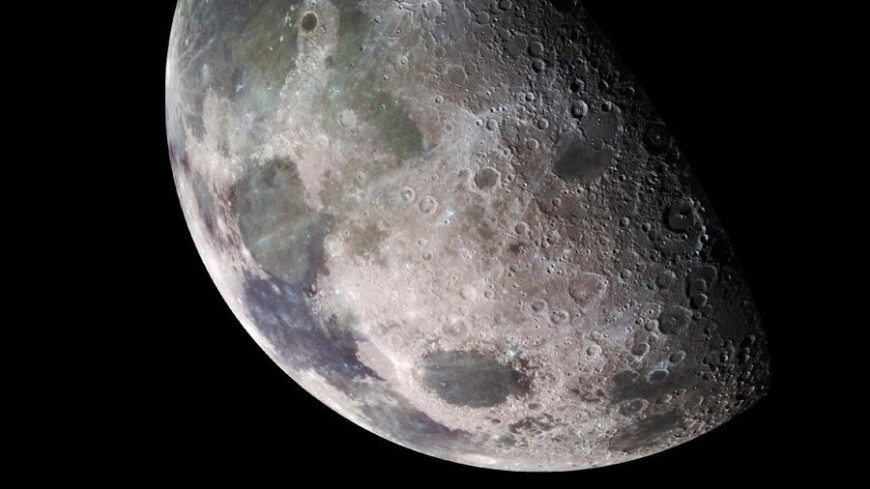 На Луне заметили таинственные вспышки света