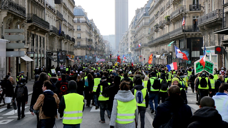 В очередной акции «желтых жилетов» во Франции участвовали 40 тыс. человек