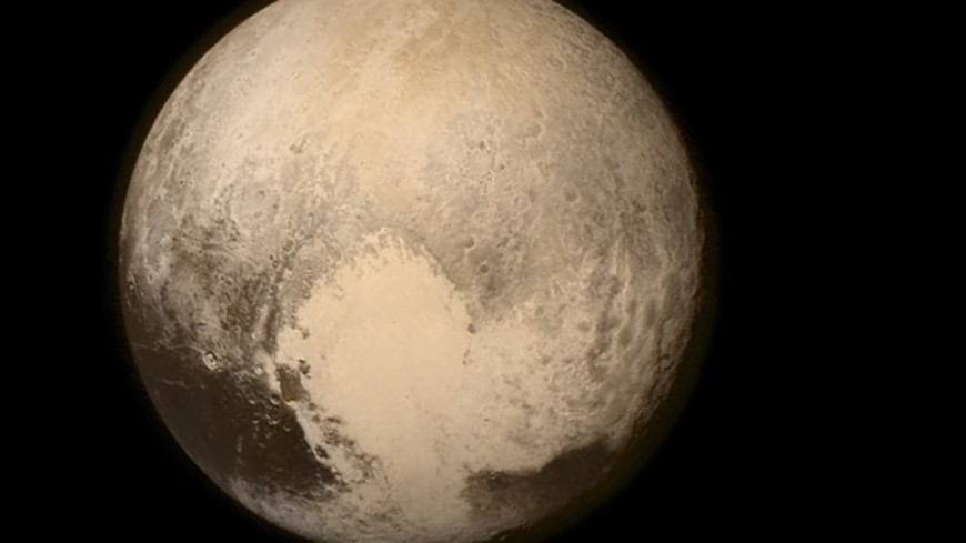 Красноватый оттенок Плутона указал на возможное наличие жизни
