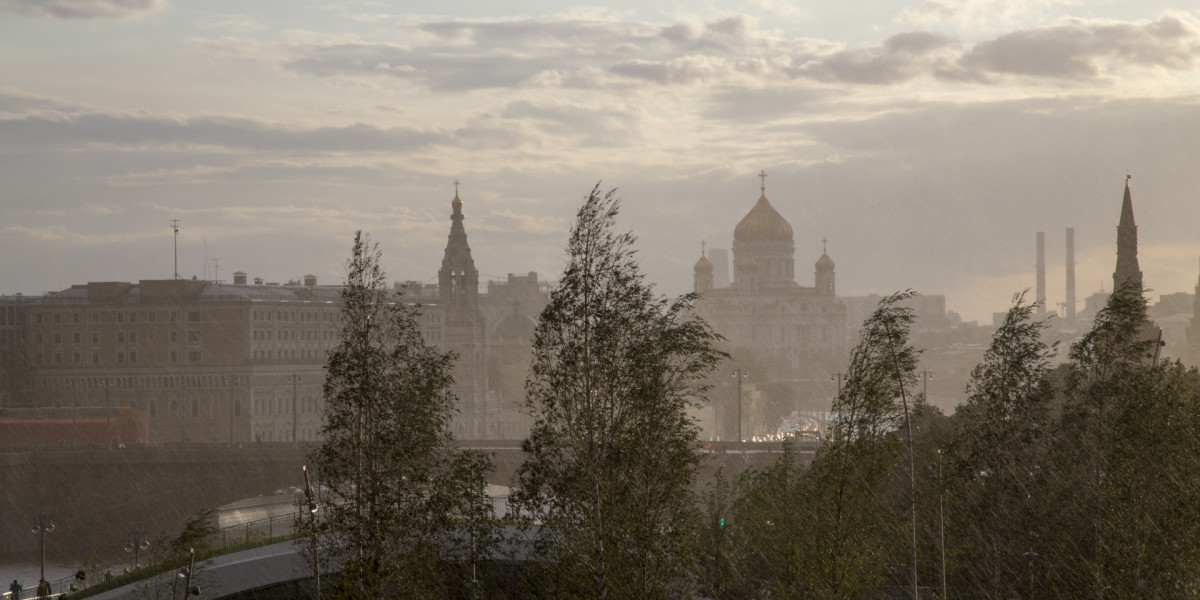 Будет ли в москве ветер. Климат Москвы. Вид на Москву утром. Парк Зарядье. Ветер в Москве.