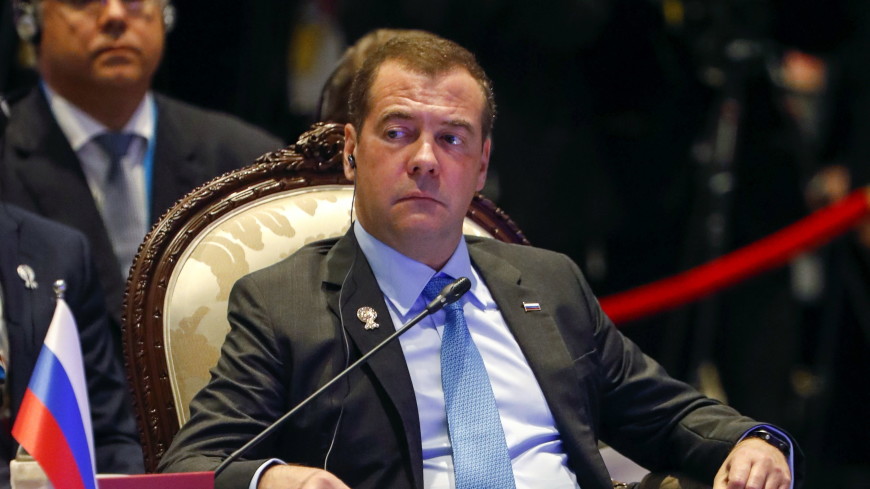Медведев сравнил стоимость интернета в России и других странах