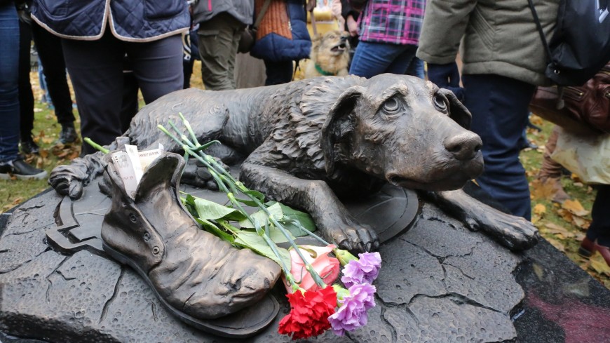 В Москве появился первый памятник бездомным животным