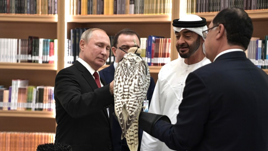 Путин подарил наследному принцу Абу-Даби кречета