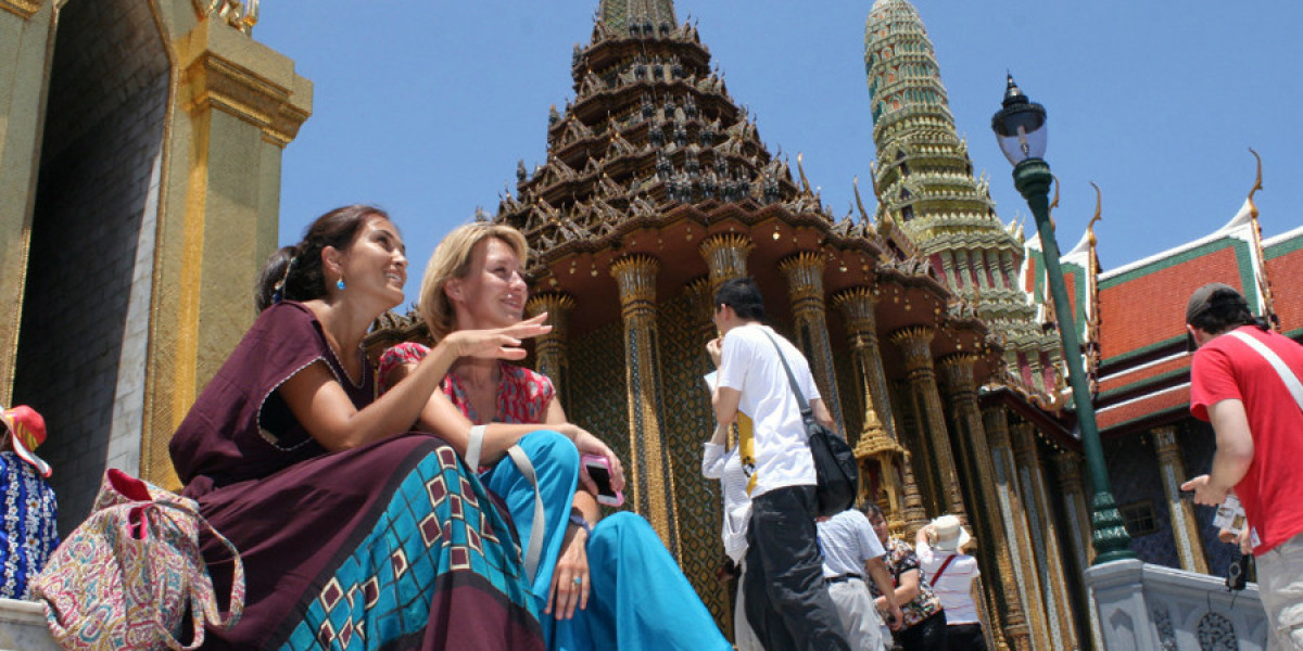 Популярные места среди туристов. Самый популярный город для туристов. Туристы в городе. Бангкок фото туристов.