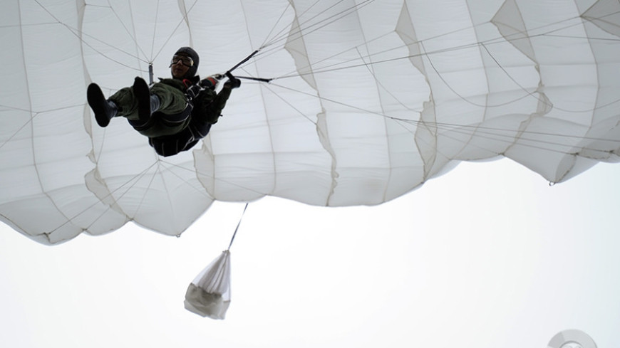 Фото: Сергей Гапон, &quot;«МИР 24»&quot;:http://mir24.tv/, парашют, парашютисты