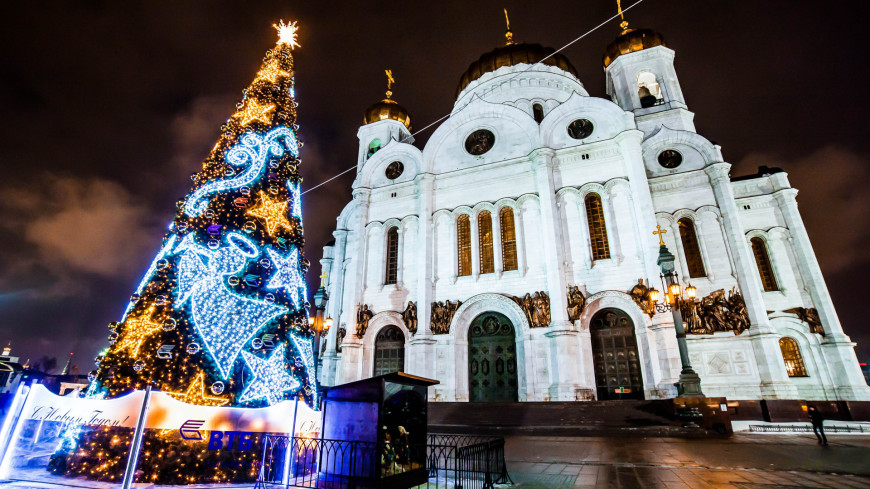 Фото: Артем Куковский (МТРК «Мир») &quot;«Мир 24»&quot;:http://mir24.tv/, храм христа спасителя, новый год, новый год 2017, рождественские ярмарки в москве, новый год в москве, елка игрушки, елочные игрушки