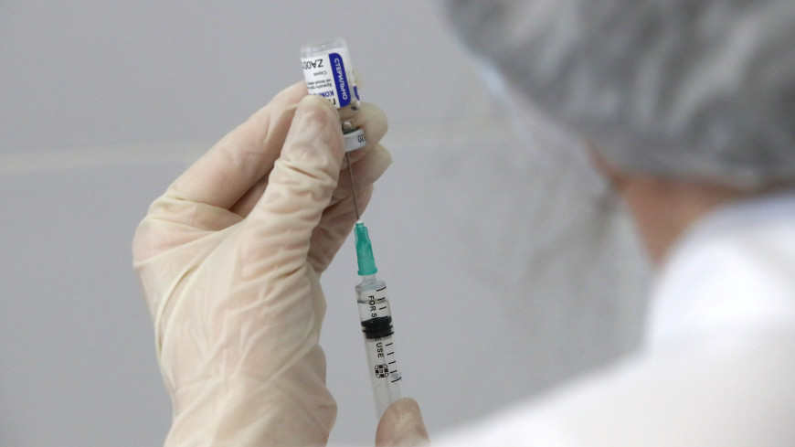 В Москве продлили срок выплаты компенсации пожилым горожанам за вакцинацию от COVID-19