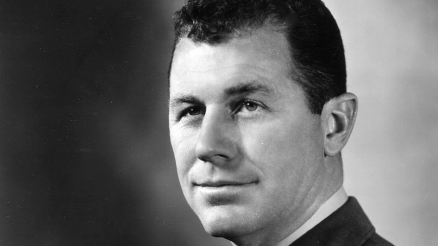 Умер летчик-испытатель Чак Йегер, первым преодолевший звуковой барьер