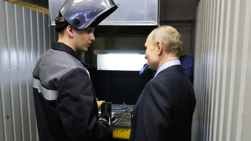 Путин несколько раз выходил пообщаться с людьми в Череповце