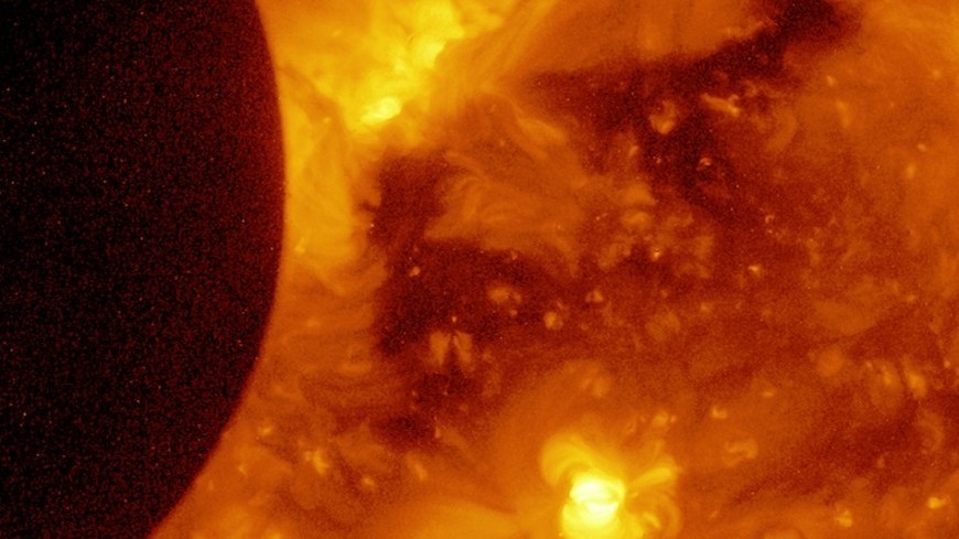 Источник: Hinode/XRT, &quot;NASA&quot;:http://www.nasa.gov/, солнечное затмение