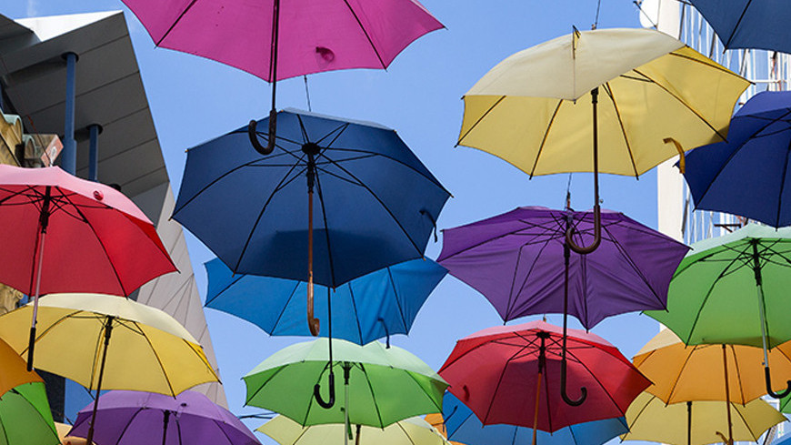 Как получить зонтик. Самый красивый зонтик в мире. Мир зонтов. Поддержка зонтик. Вокзал с зонтиками.