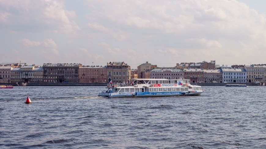 Фото: Марина Дыкун (МТРК «Мир») &quot;«Мир 24»&quot;:http://mir24.tv/, теплоход, санкт-петербург, питер, нева, река нева, судно, корабль, теплоход на реке, пассажирский теплоход