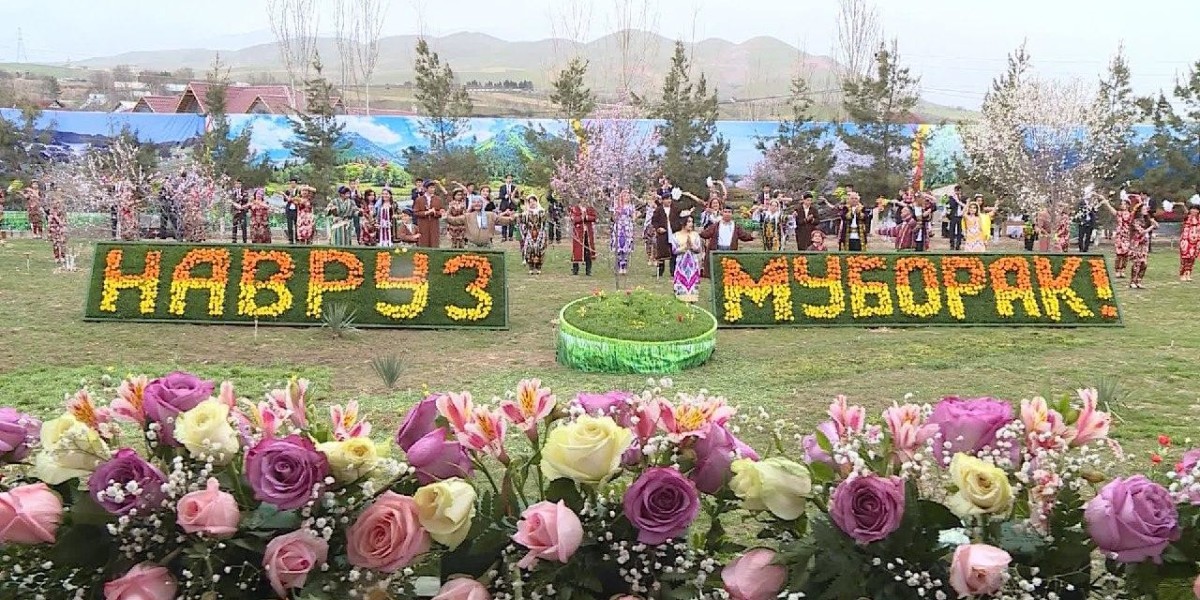 Шеъри наврузи. Праздник Навруз в Таджикистане 2022. Дастархан Навруз в Таджикистане. Навруз на памире. Навруз Таджикистан Душанбе.