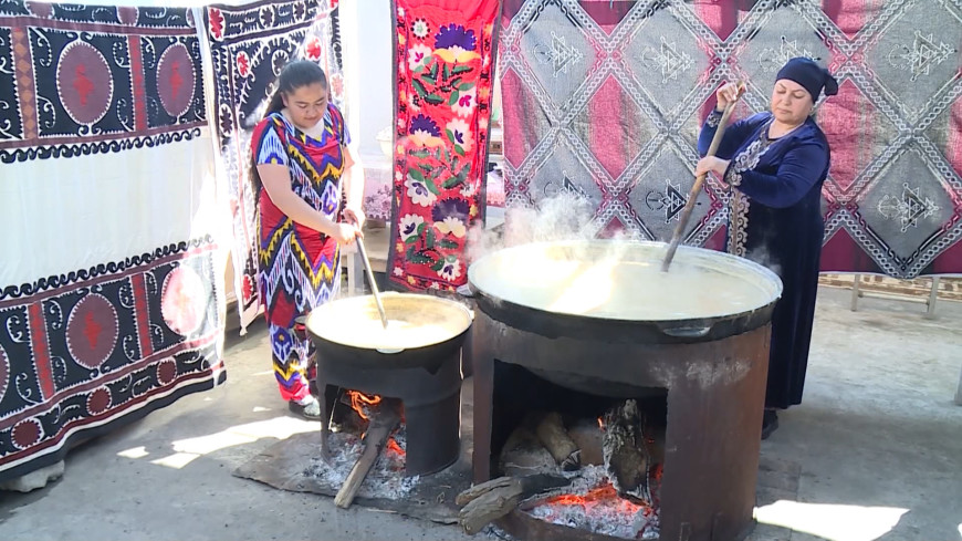 Праздники в марте в таджикистане. Сумаляк в Узбекистане. Национальный праздник Навруз в Таджикистане. Праздник Навруз Суманак. Навруз на памире.