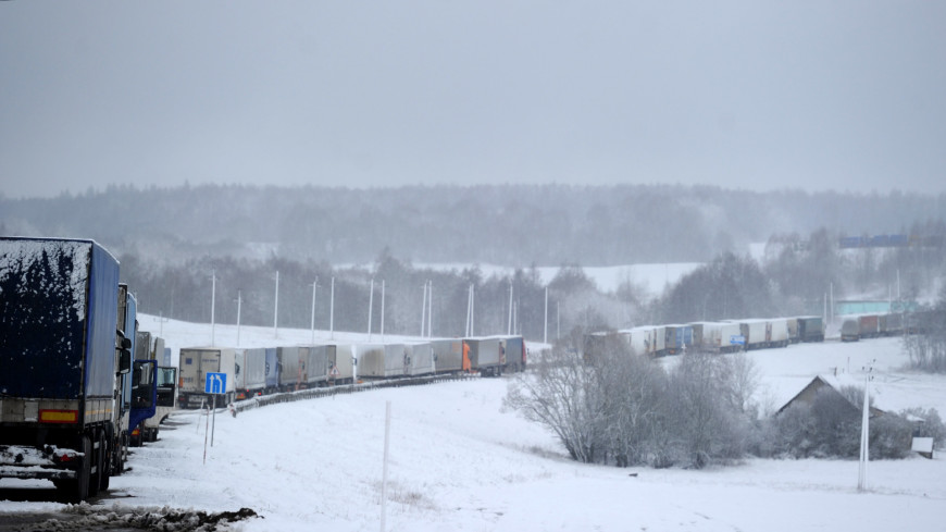 Фото: Виталий Залесский, &quot;«МИР 24»&quot;:http://mir24.tv/, зима, фуры, грузовики, дорога