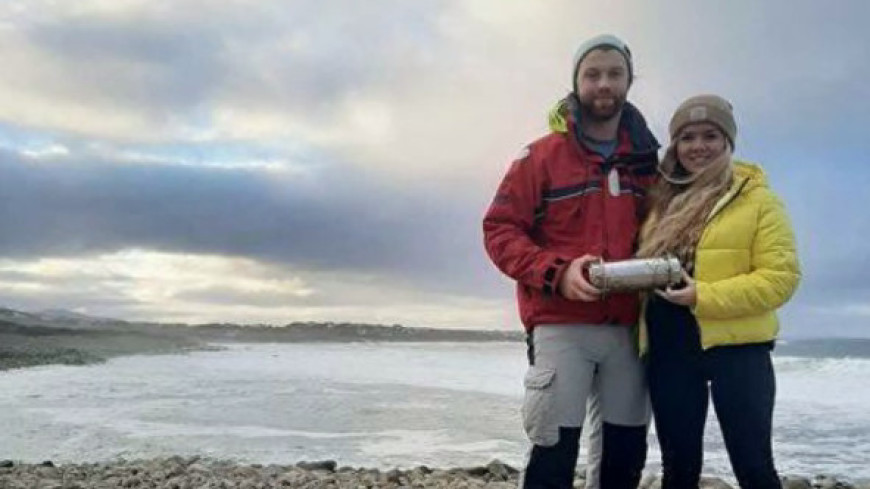 На пляже в Ирландии нашли капсулу времени с российского ледокола