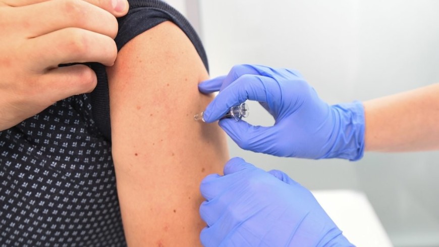 Эксперты: Вакцинация от гриппа снижает распространение COVID-19