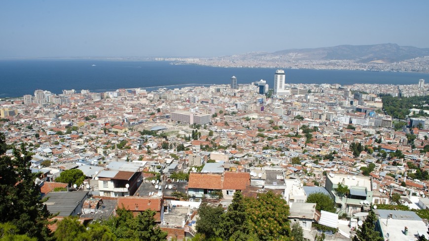 В Измире после землетрясения обнаружены серьезные повреждения в 124 зданиях