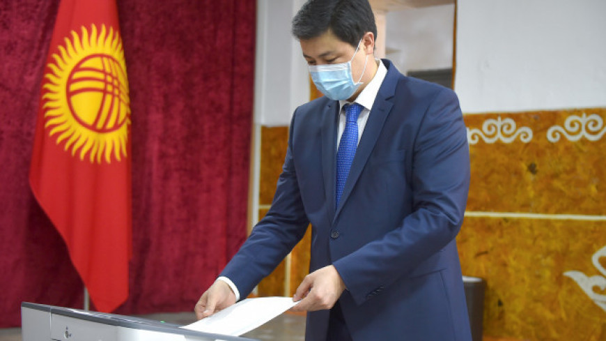 Премьер-министр Кыргызстана проголосовал на местных выборах и референдуме по Конституции
