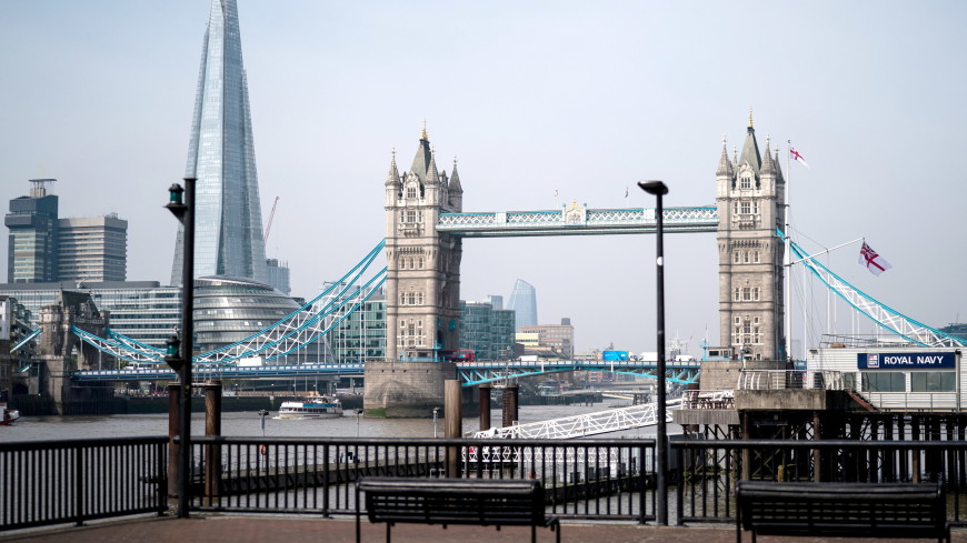 Тауэрский мост в Лондоне оказался заблокированным в разведенном положении