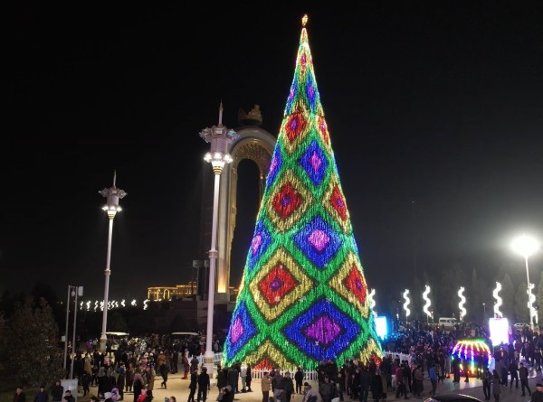 Огни большого города: как украсили Душанбе к Новому году (ФОТО)