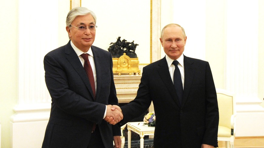 Путин пригласил президента Казахстана приехать в Россию в начале 2022 года
